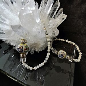 Howlite blanche - cristal de roche - perle ancienne peinte à la main - bracelet création Astre et Minéral