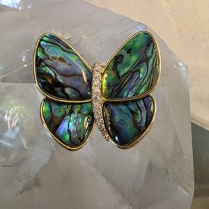 Papillon en nacre sur broche