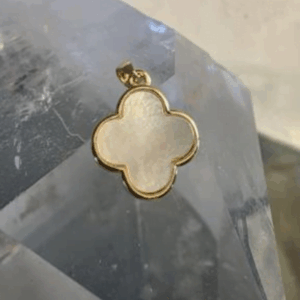 Pendentif en nacre